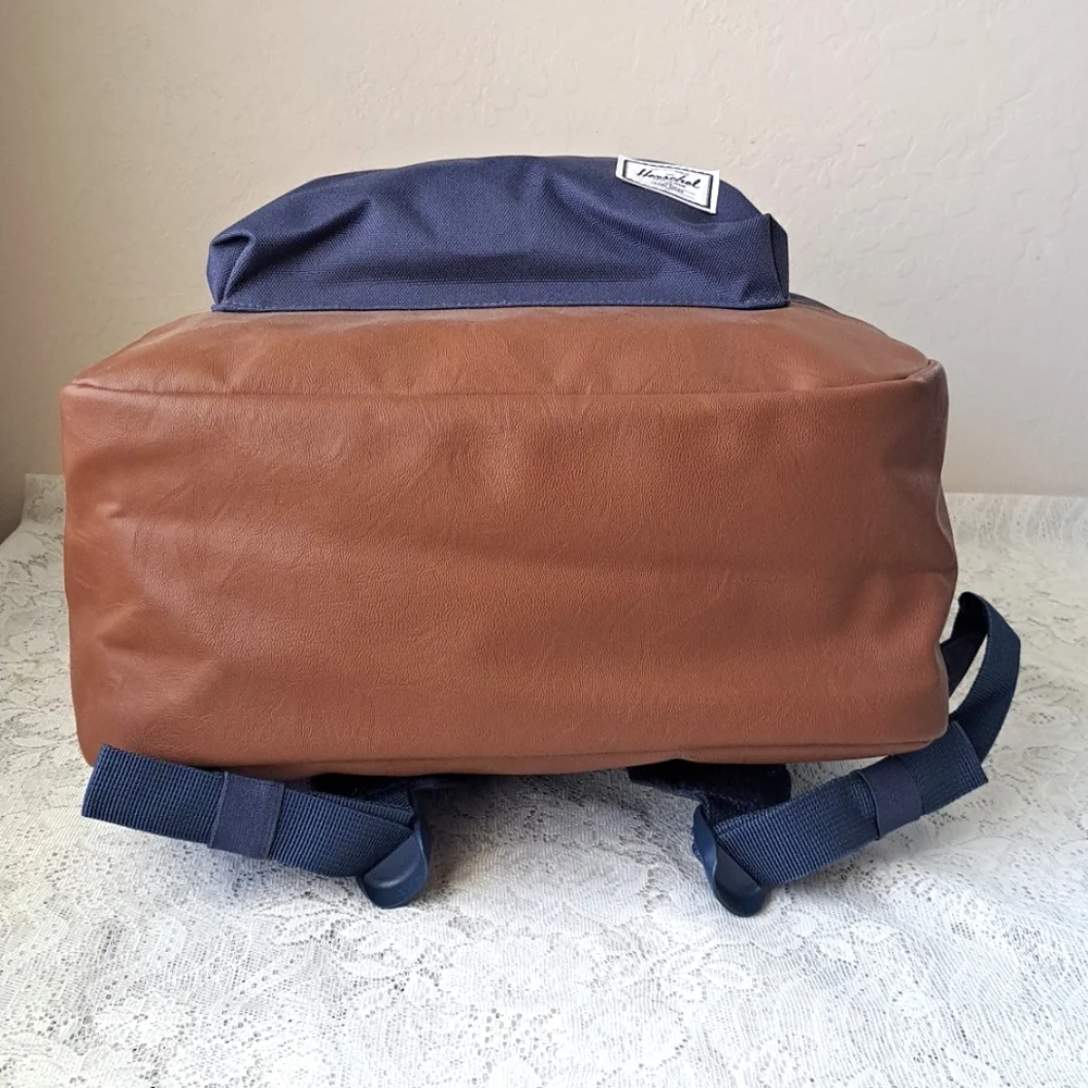 Nwot Herschel Heritage Backpack Navy/Tan Synthetic Leather Mid-Volume men women